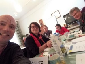 Robert Colditz, Karin Adensamer und Pfarrer Johannes Wittich bei der Synode H.B. 2018