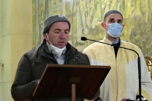 Imam_Mahmut_Yavuz_mit_Übersetzer (2)