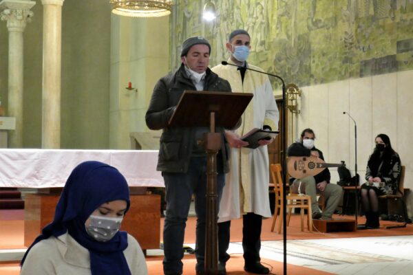 Imam_Mahmut_Yavuz_mit_Übersetzer